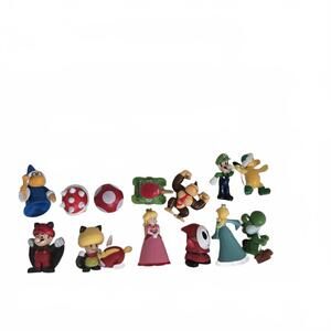 Lot of Figures based on Nintendo's Super Mario / Highly Collectable